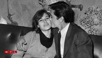 Den Alain Delon huet d'Nathalie Delon 1964 bestuet, ma no e puer stiermesche Joren gouf d'Koppel 1969 nees gescheet.