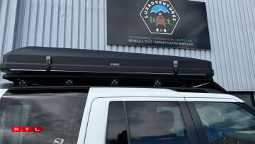 Une fois remballée, voici ce à quoi ressemble la tente de toit.