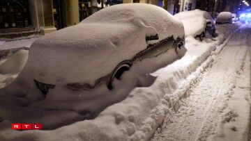 Un impressionnant cumule de neige à Magdebourg, à mi-chemin entre Hanovre et Berlin.