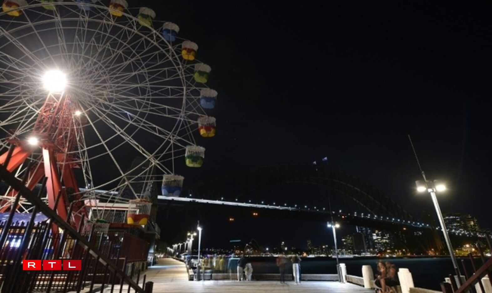 Zu Sydney konnt een dat bekannten Operenhaus ouni seng Luuchte net kloer erkennen.