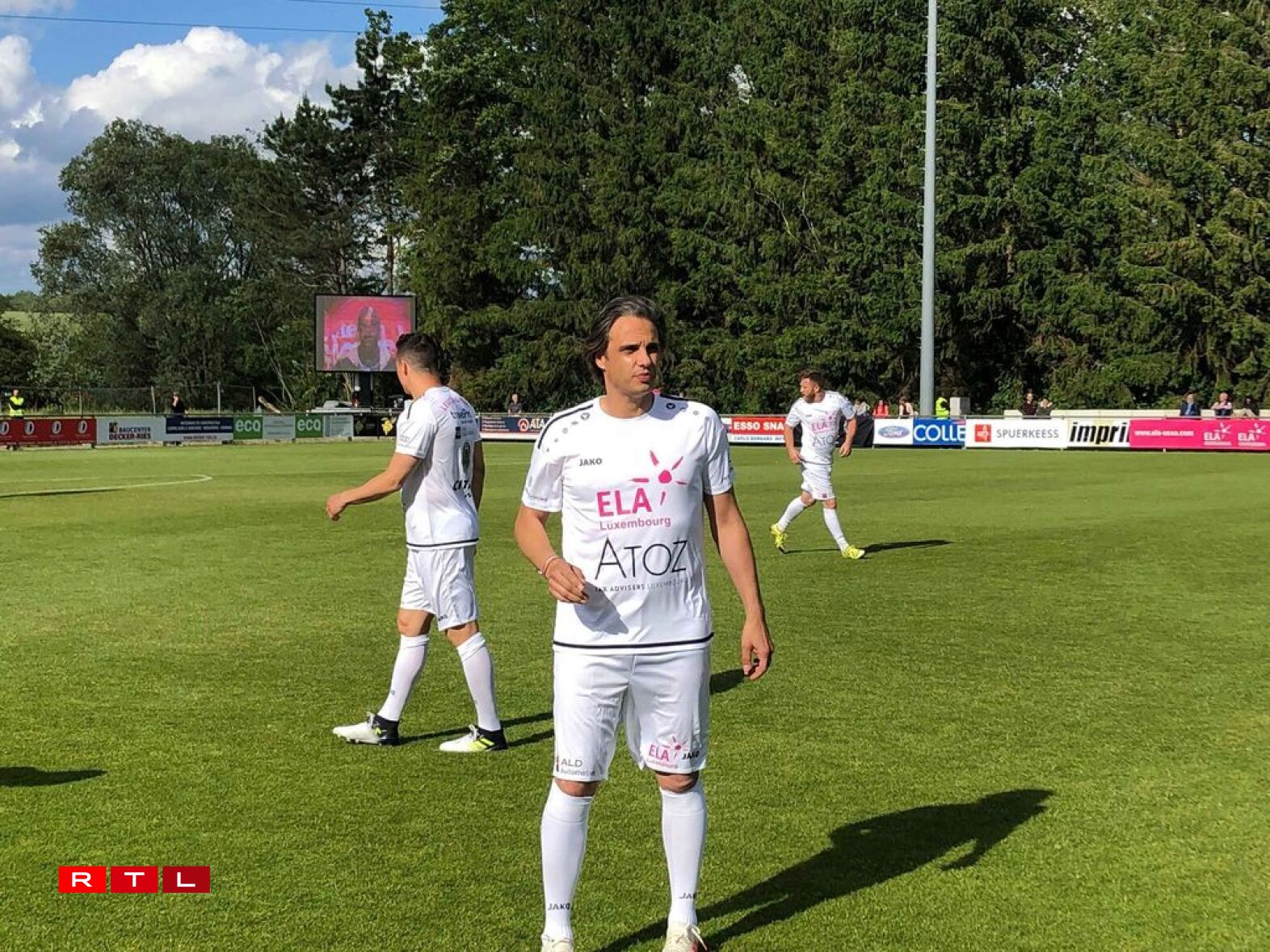 Nuno Gomes pendant l'échauffement.