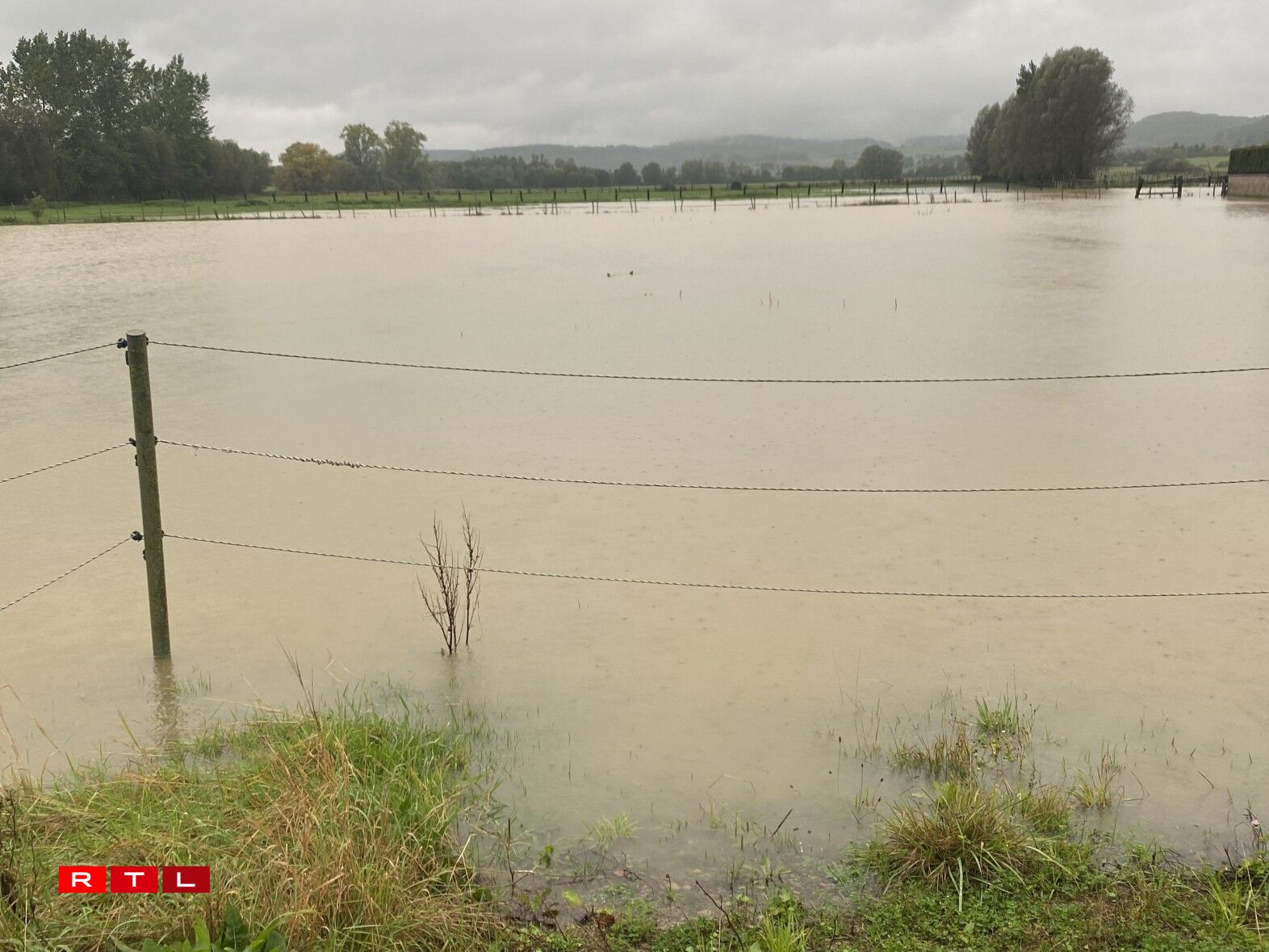 Zu Näerzeng erënneren d'Felder éischter un e Séi