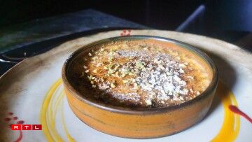 Pour terminer: la crème brulée et ses pépites de pistache torréfiées.