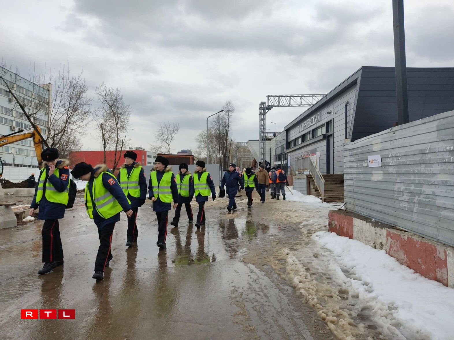 Jonk nei Rekruten an Uniformen.