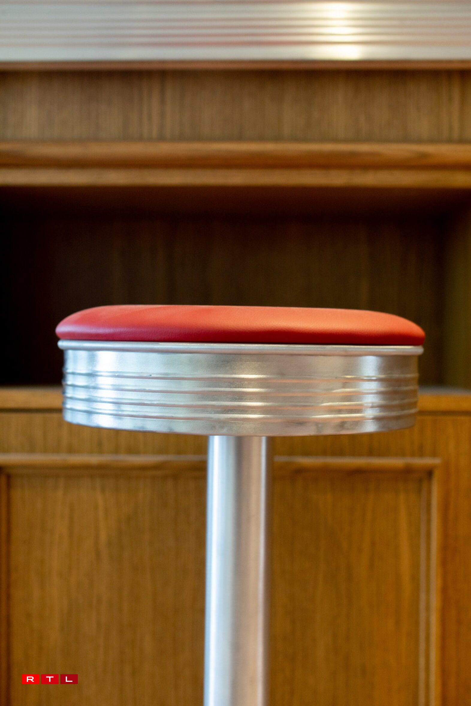 Les anciens tabourets reprennent du service... après restauration.