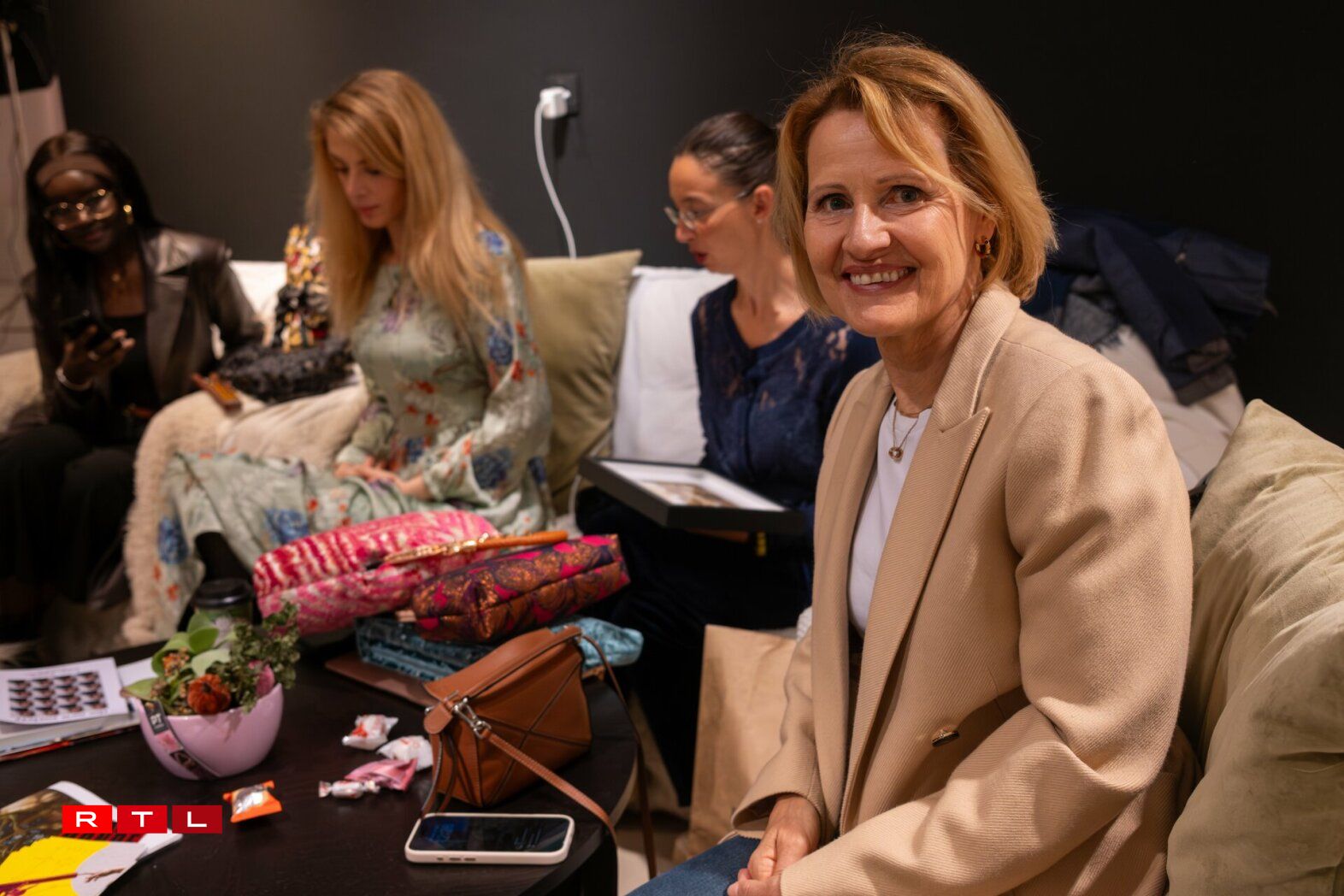 D'Biller vun der Sabine Kay sinn um Rez-de-chaussée ausgestallt.