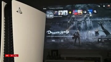 Demon's Souls, un jeu action-RPG très exigeant, est la grande exclusivité disponible au lancement de la console.