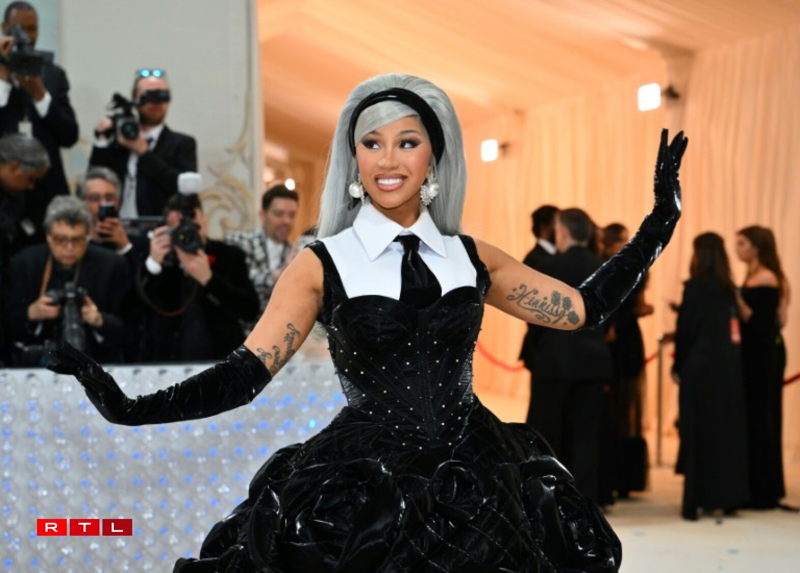 D'Rapperin Cardi B e Méindeg den Owend.