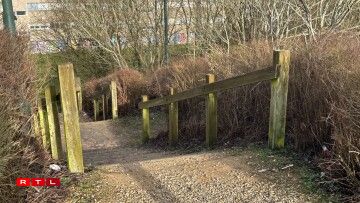 D'Plaz zu Mont-Saint-Martin, wou déi stierflech Iwwerreschter vun engem 70 Joer ale Mann am Februar 2026 fonnt goufen, nodeems hien zanter Dezember 2025 vermësst gi war.