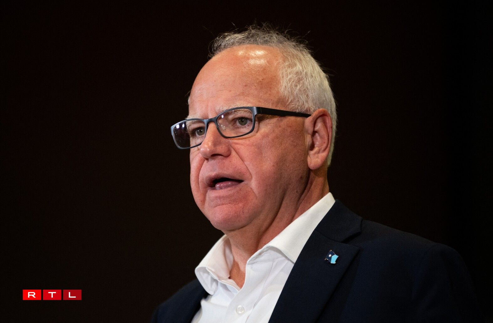 Den Tim Walz, Gouverneur vu Minnesota.