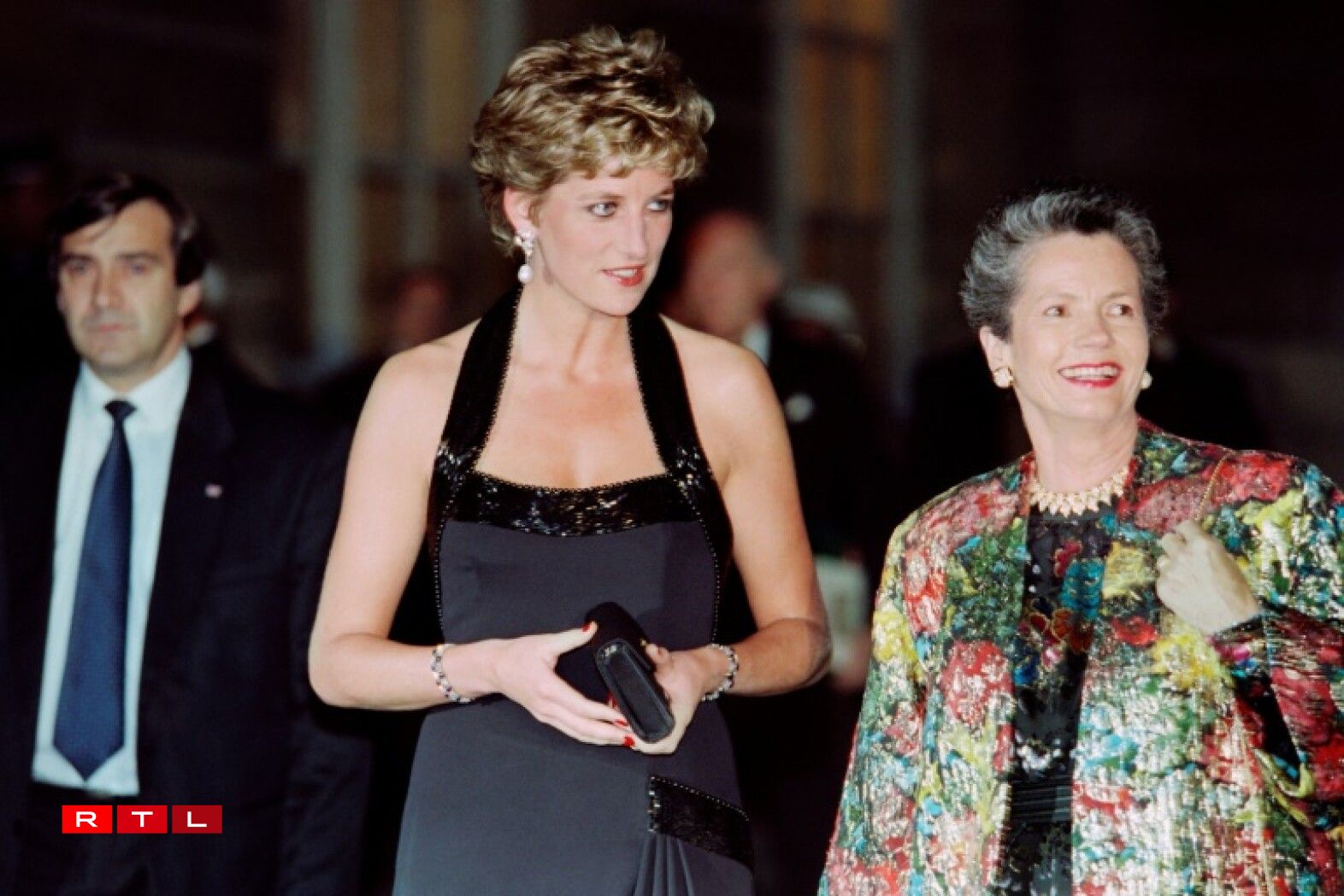 Och no hirer Scheedung vum Prënz Charles ass d'Lady Diana an der ëffentlechkeet bliwwen.