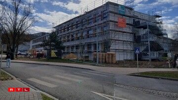 Am Idealfall plënnert den Norstadlycée scho fir Ouschteren aus der Sauerwiss an deen neie Containerbau nieft der Hotelsschoul.