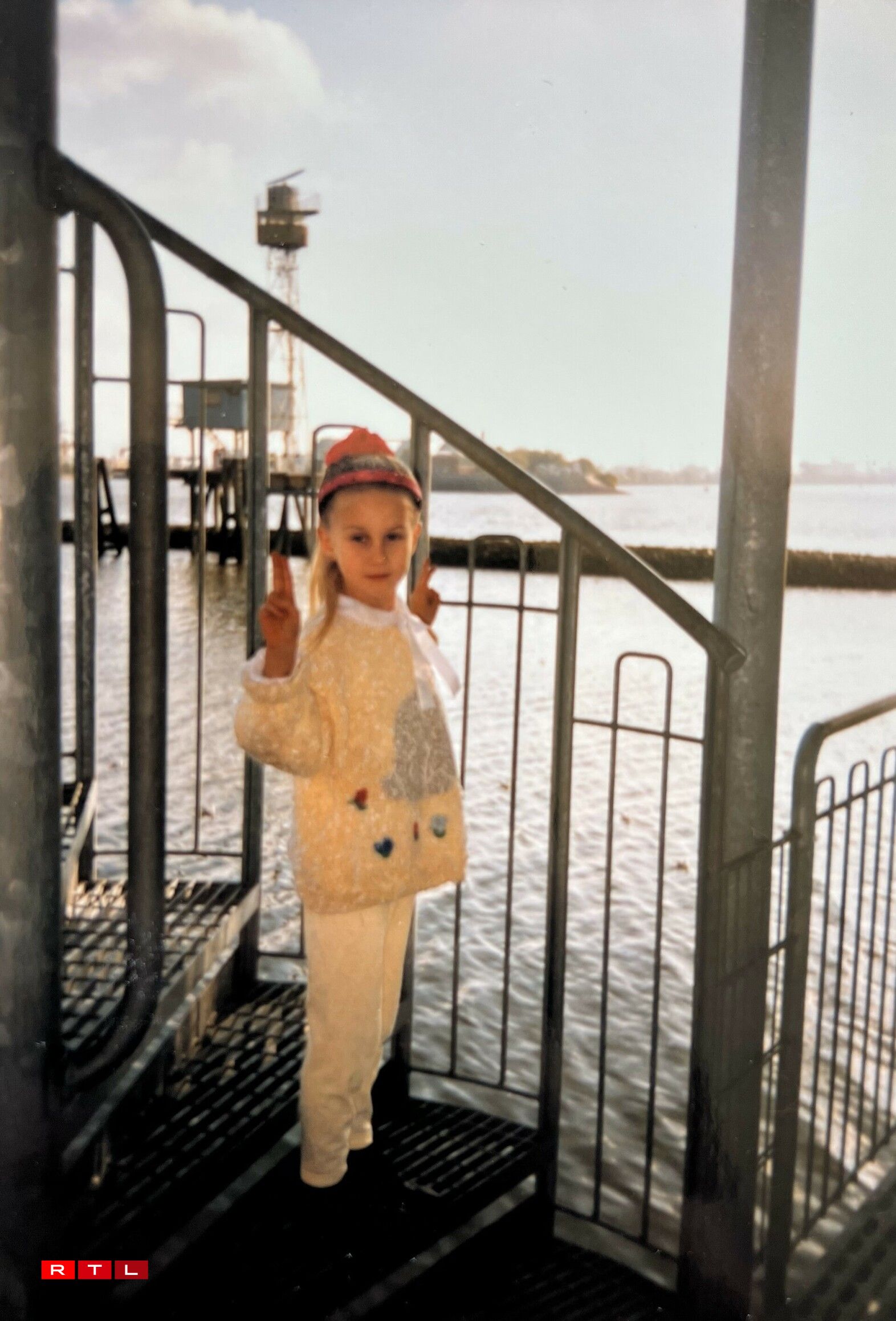 En Deel vun hirer Kandheet huet d'Dijana Engelmann um fréiere Flüchlingsschëff