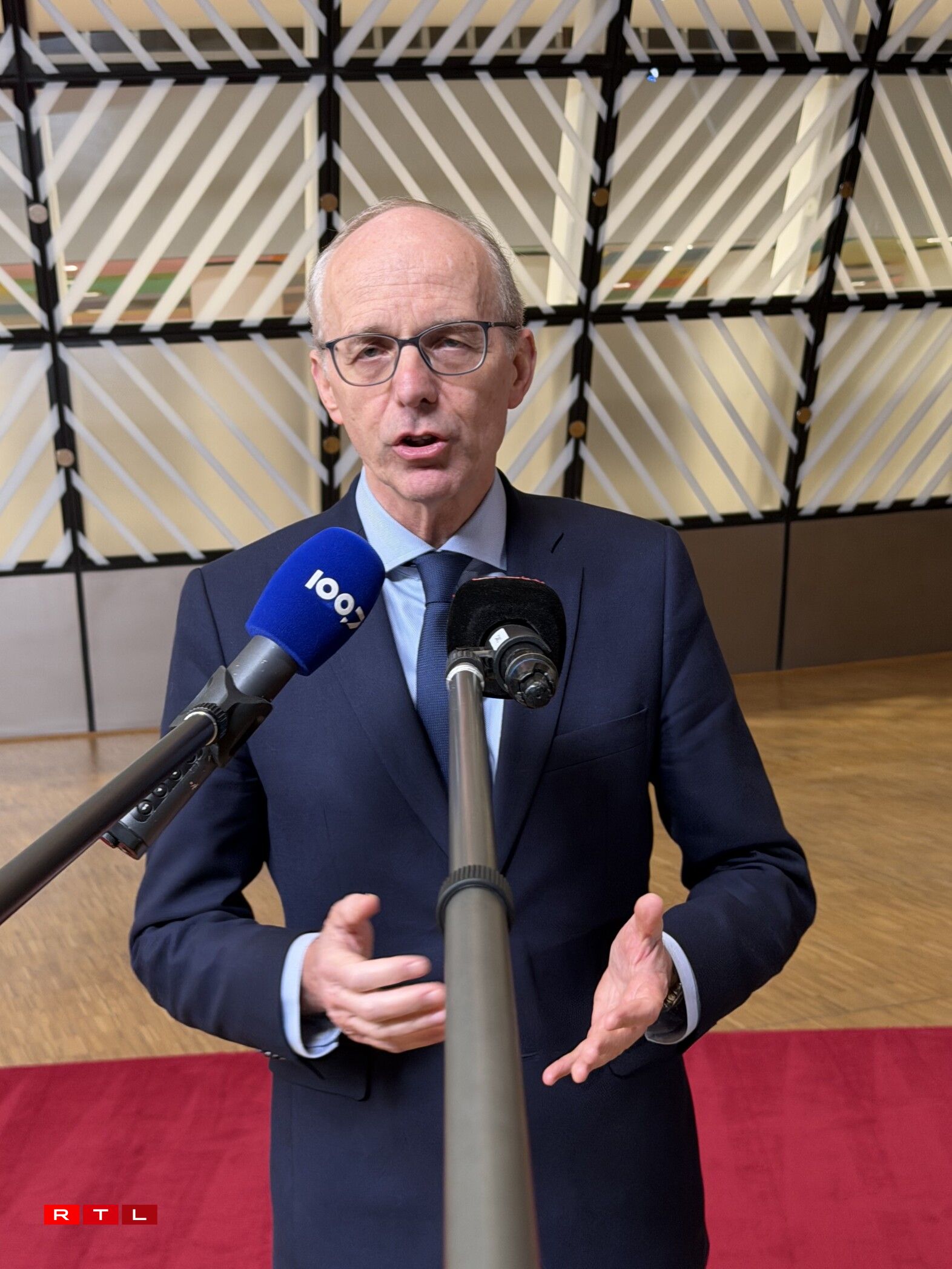 De Premier Luc Frieden um EU-Spezialsommet zu Bréissel den 22. Januar 2026.
