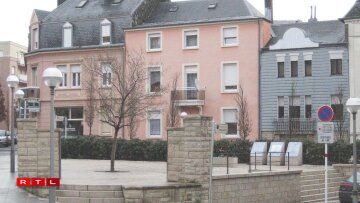 Place de la Synagogue in 2006, where the old synagogue used to stand.