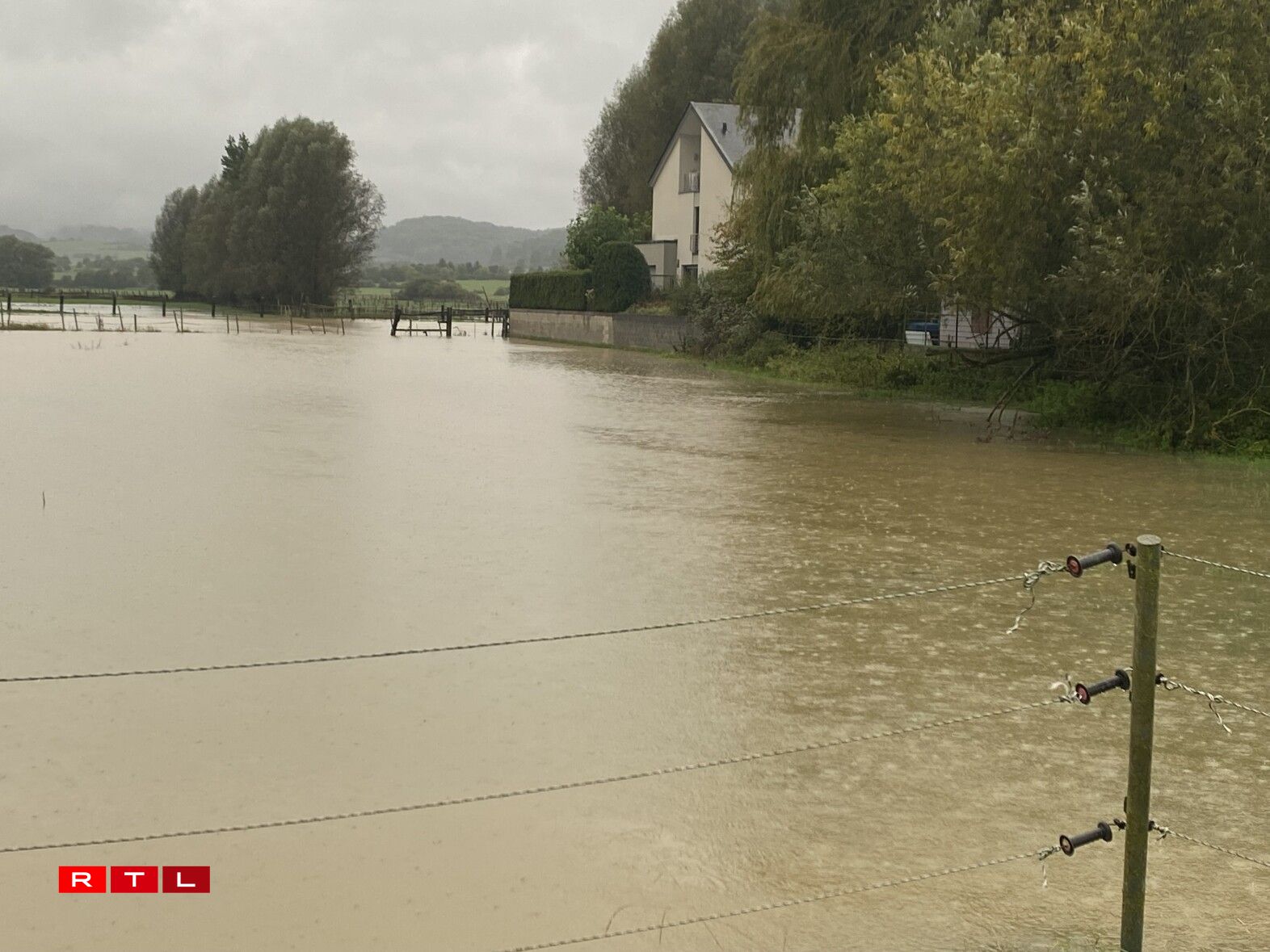 Zu Näerzeng erënneren d'Felder éischter un e Séi