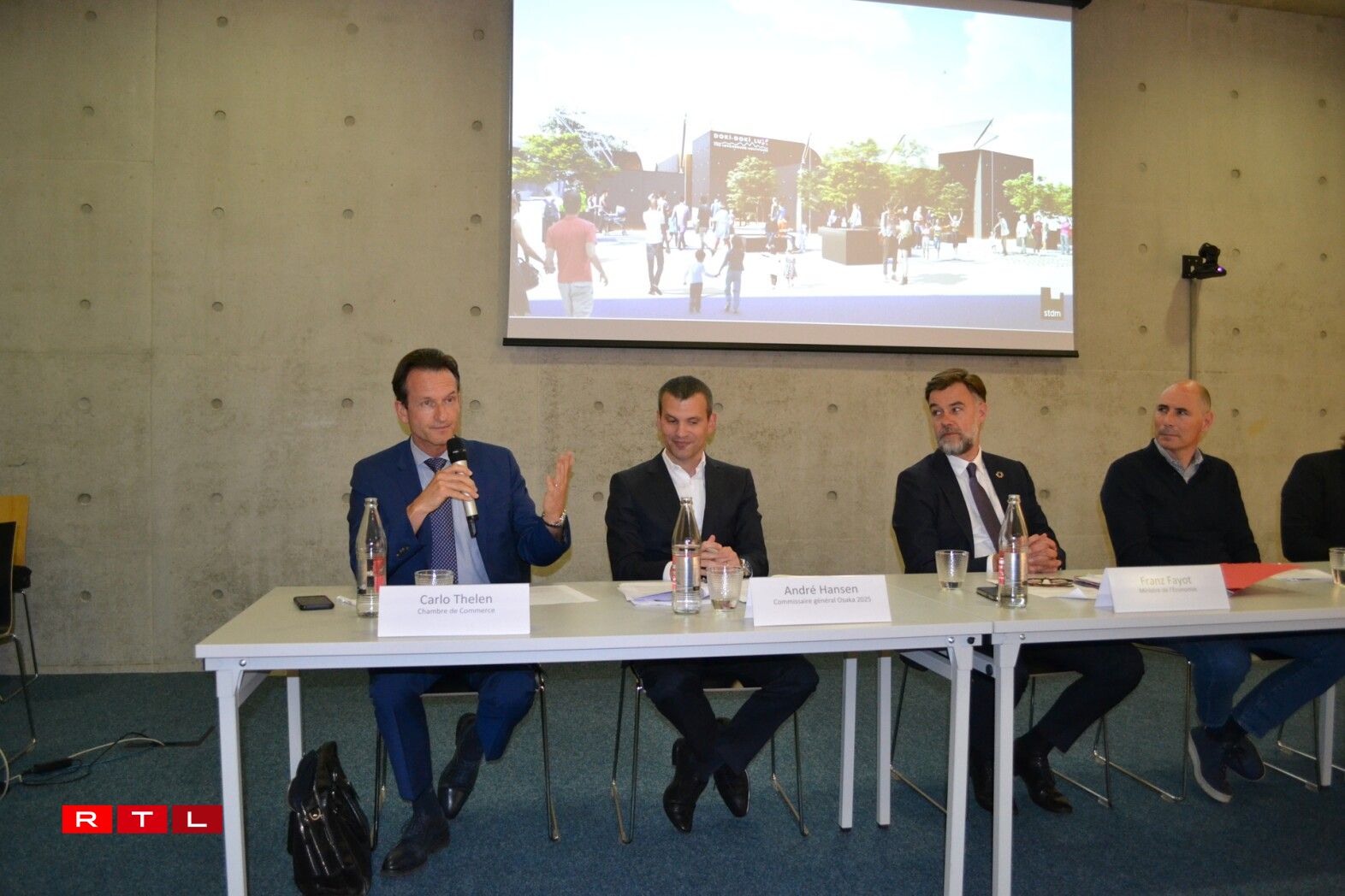 (de g. à dr.) Carlo Thelen, directeur général de la Chambre de commerce ; André Hansen, commissaire général du pavillon ; Franz Fayot, ministre de l’Économie ; Mathias Fritsch, architecte-associé chez Beiler François Fritsch, président du jury