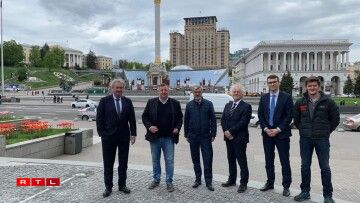 La délégation luxembourgeoise sur la place de l'indépendance (Maidan)