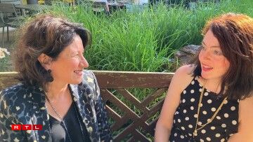 D'Anne-Marie Reuter an d'Dr Miriam Baldwin am Park vum Servais-Haus