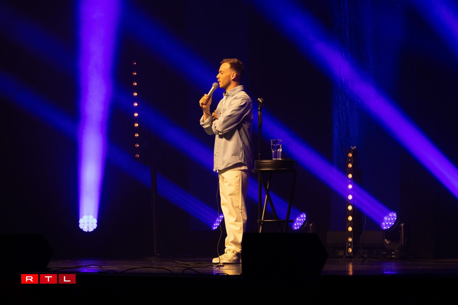 Thomas Angelvy sur scène au Casino 2000 le 22 mars 2025