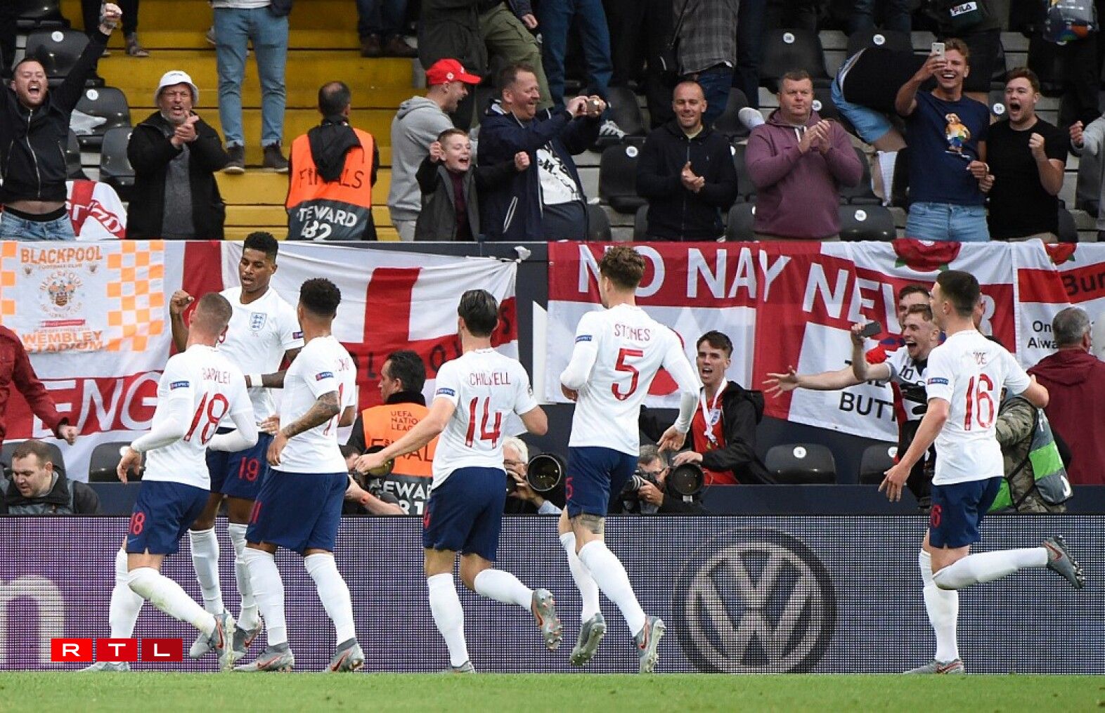 L'Angleterre fête le 1-0 durant la première période.