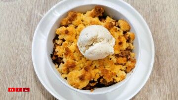 Crumble rhubarbe et glace vanille.