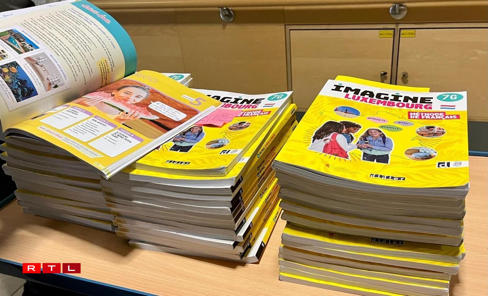 Dans les lycées, tous les manuels concernés sont actuellement collectés.