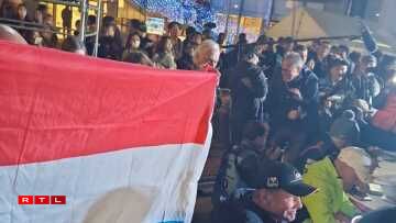 Groussen Undrang bei der Autogrammstonn mat de Piloten aus der Rallye-WM