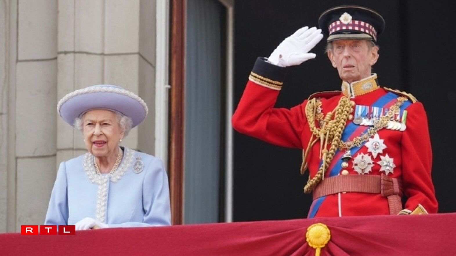 D'Queen mat hirem Cousin, dem Duke of Kent.