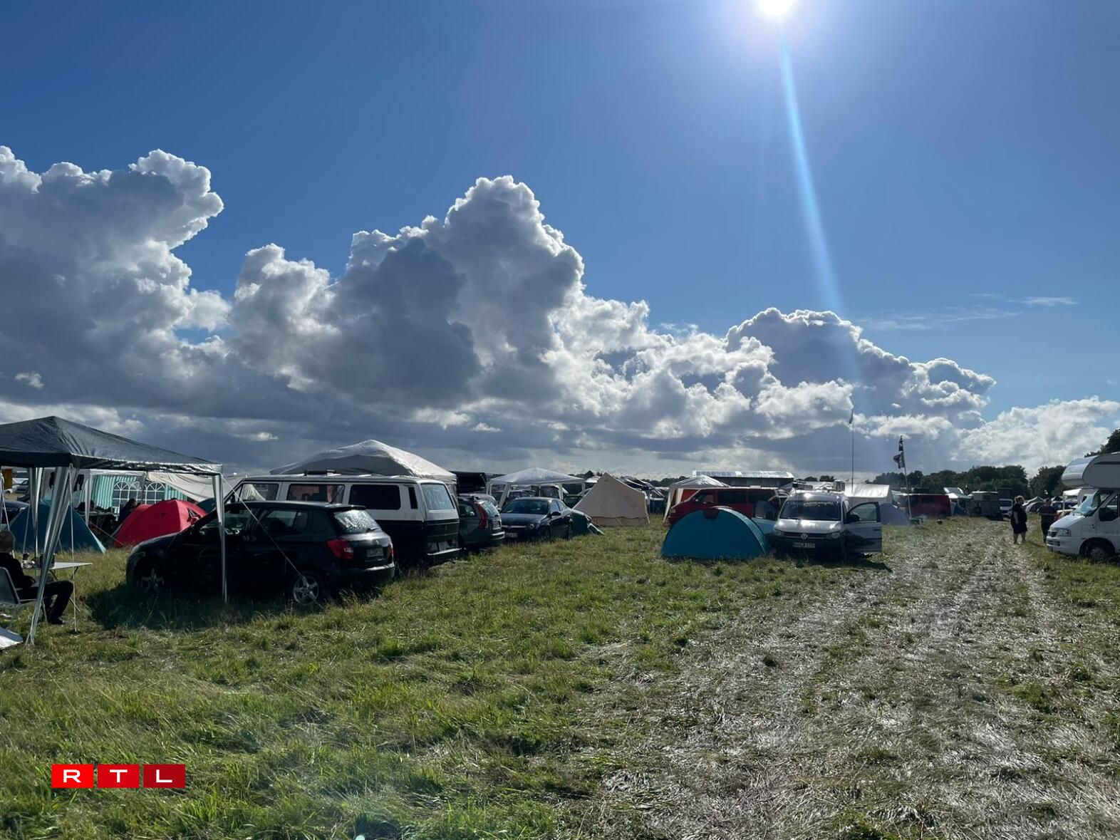 Provisoreschen, manner naasse Camping