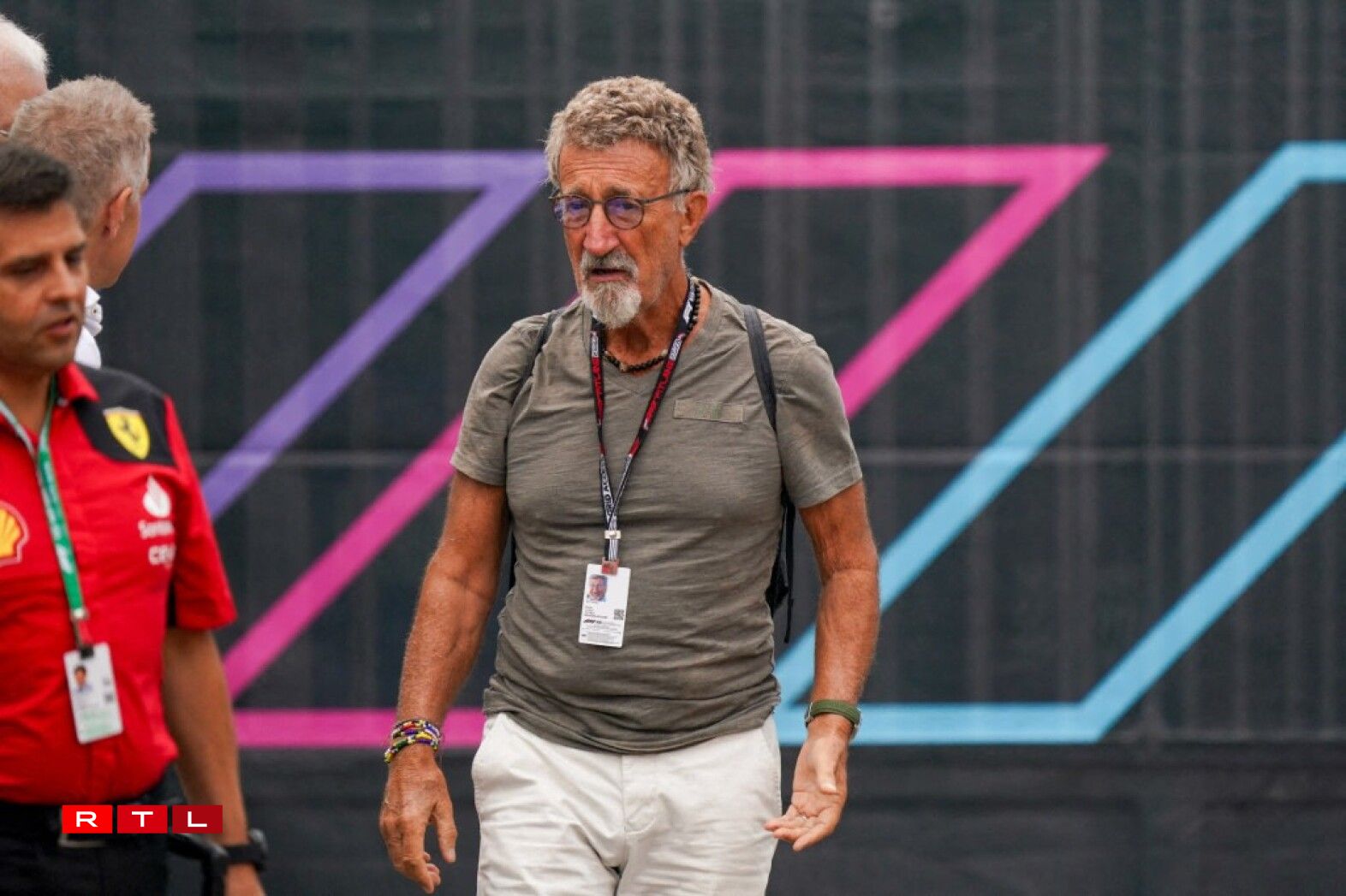 Ëmmer nees war den Eddie Jordan op den F1-Ciruiten ze gesinn. Hei beim Grousse Präis vun Italien 2023