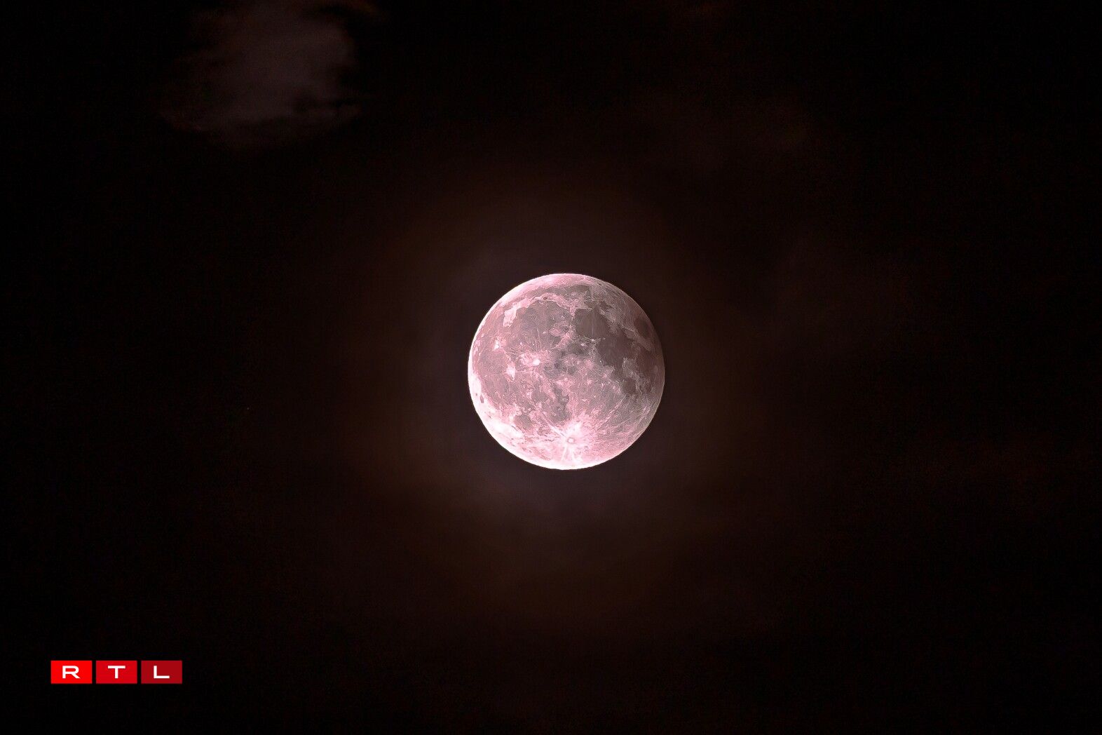 Vue vun der Statu vun der hëlleger Fatima zu Wolz/Domingos Oliveira