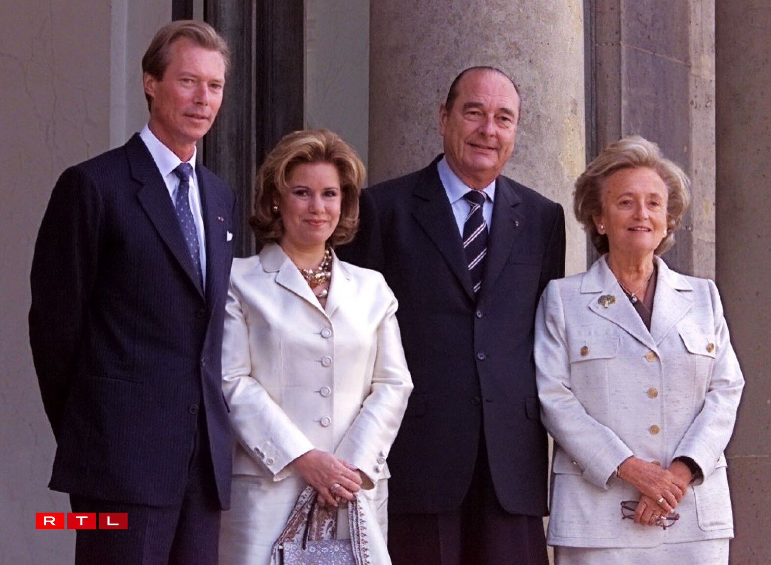 Le Grand-Duc Henri et sa femme Maria Teresa en visite à l'Élysée auprès de Jacques et Bernadette Chirac le 10 octobre 2000.