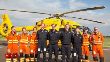De Prënz William mat senger Ekipp bei senger leschter Schicht als Rettungshelikopter-Pilot.