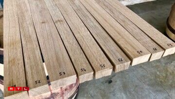 Les merrains sont découpés en douelles, dont la forme permet l'assemblage.