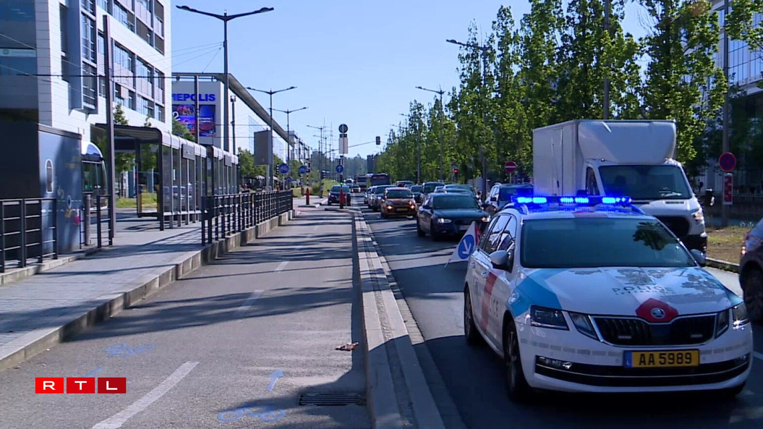 E Beispill vun engem Vëloswee, deen an zwou Richtunge geet a just fir de Vëlosfuerer ass.