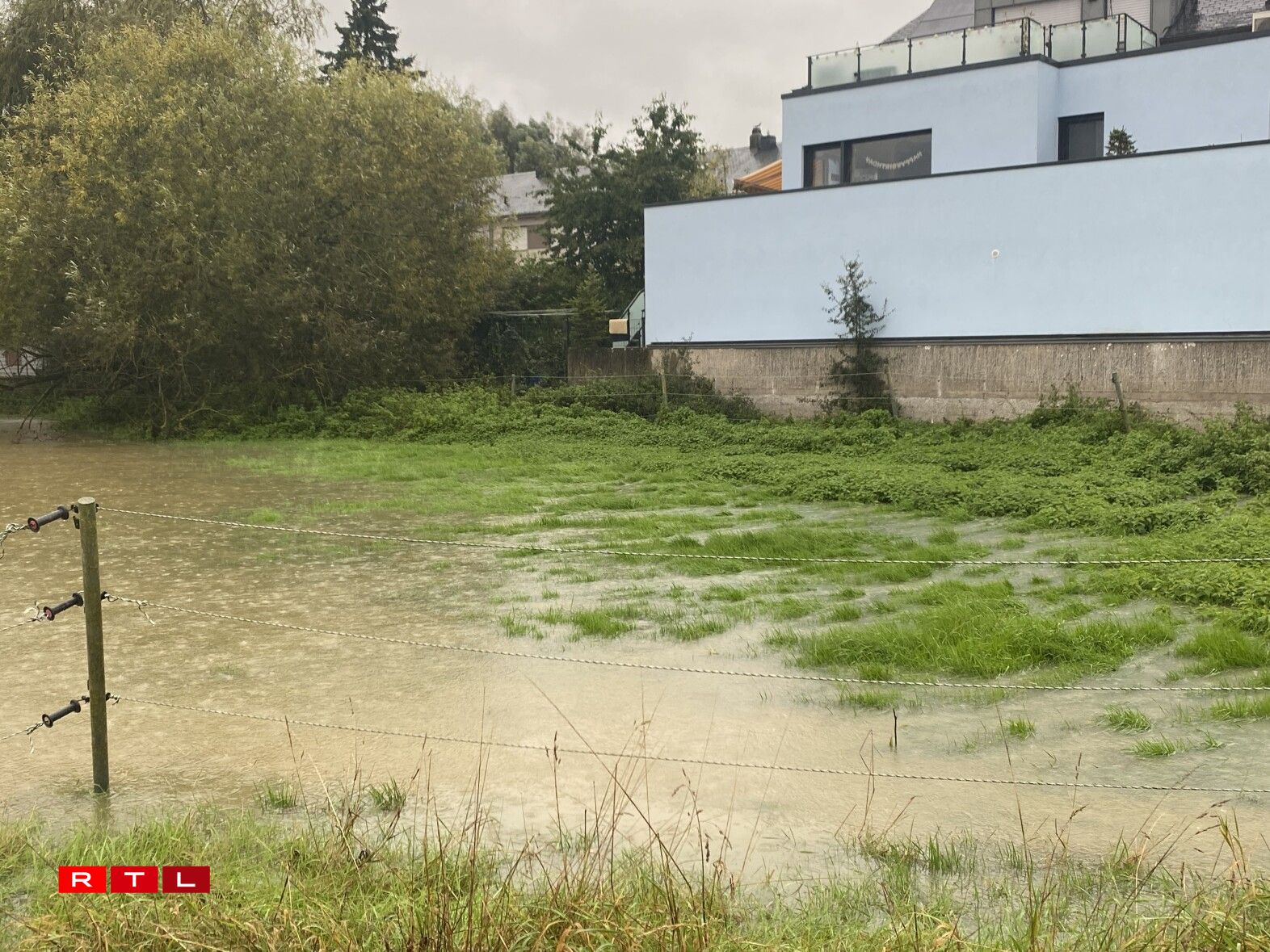 Zu Näerzeng erënneren d'Felder éischter un e Séi