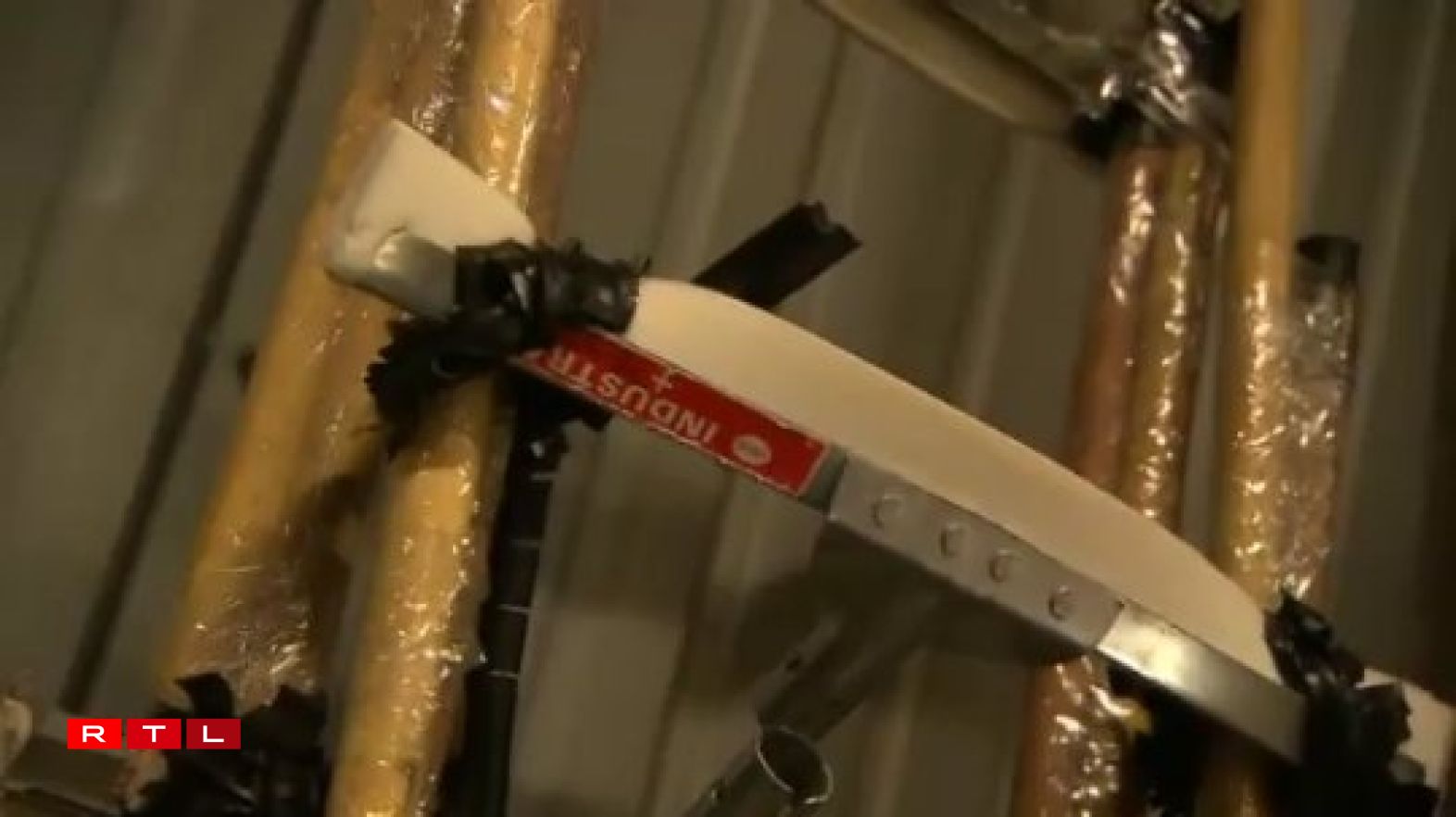 The ladder assembled by Fett in prison.