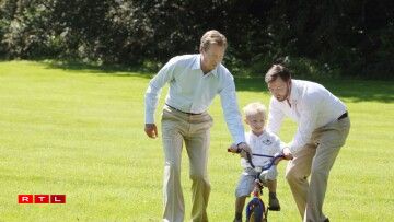 Prince Noah getting a little help from grandfather Grand Duke Henri and uncle, Hereditary Grand Duke Guillaume.