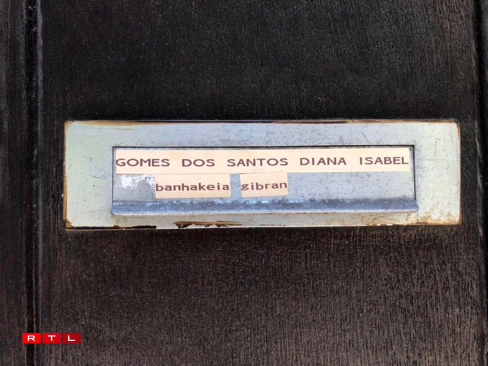 Diana Santos' name is on the mailbox