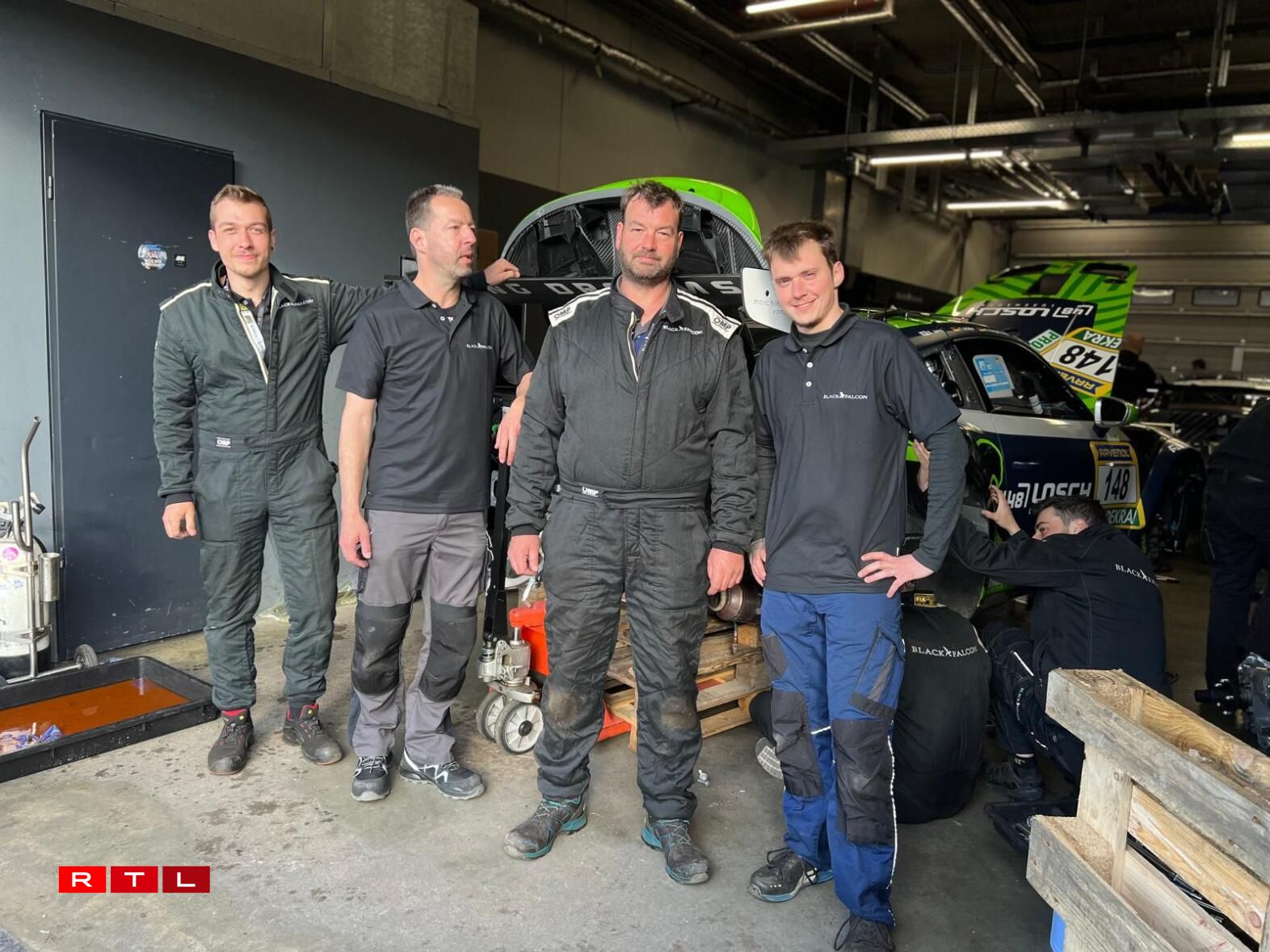 De Yannik Pützer, Andreas Lex, Mario Schreiner an Dimitri Tubach hunn nach richteg vill Aarbecht, fir de Cup-Porsche nees fit ze kréien, fir den Depart e Samschdeg de Mëtteg.