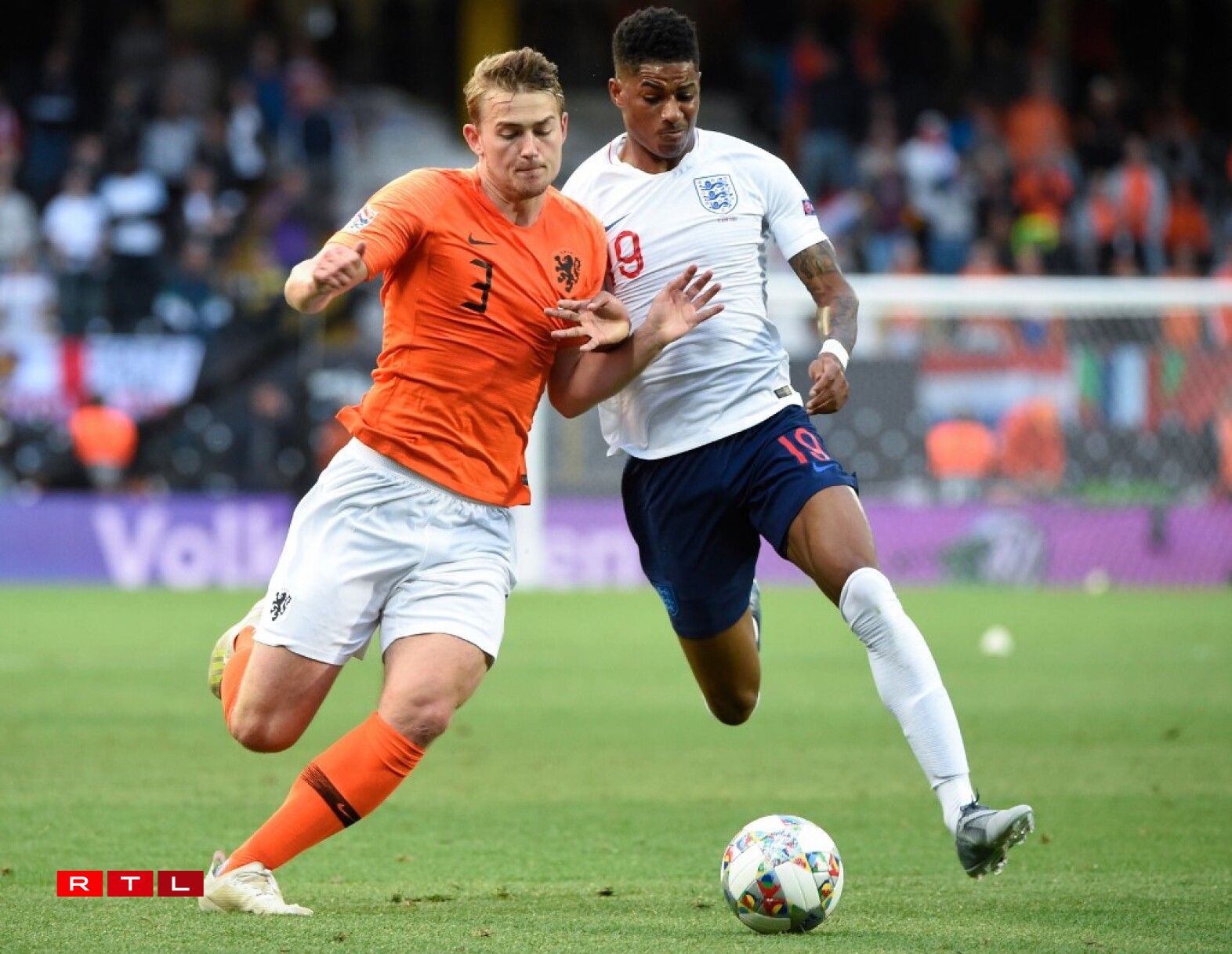 Rashfort et De Ligt, juste avant la faute qui a conduit au penalty.