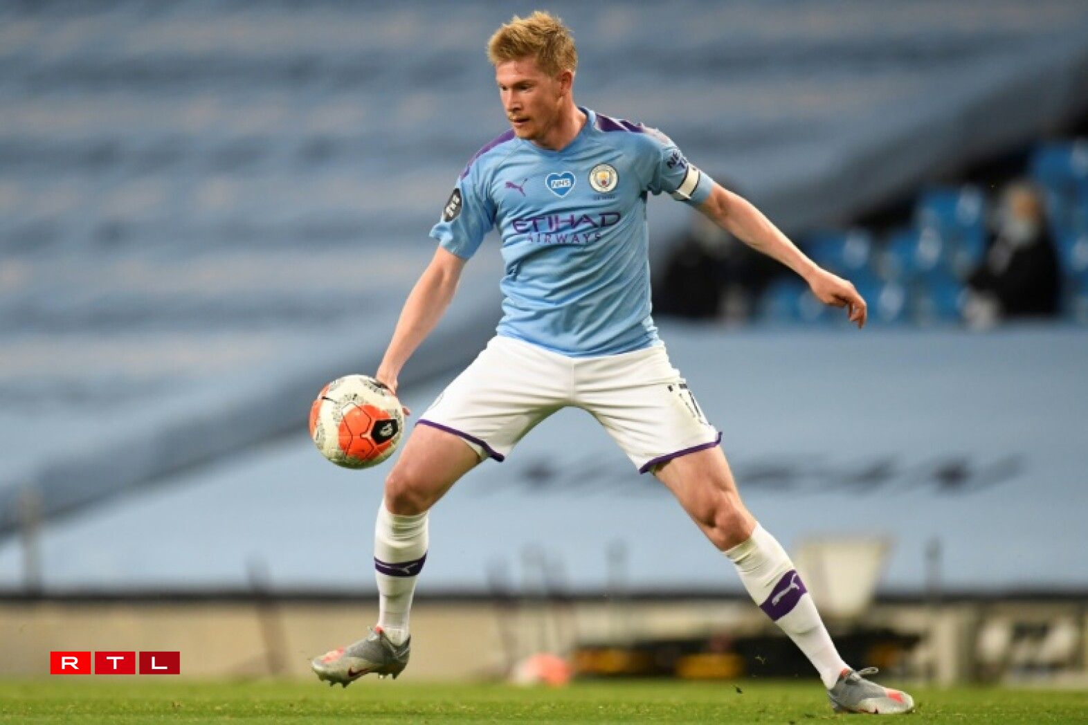 Beschte Mëttelfeldspiller vun der Saison gëtt de Belsch Kevin De Bruyne, dee fir Manchester City spillt.