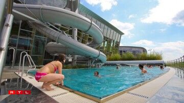Une photo de l'espace extérieur des Thermes à Bertrange