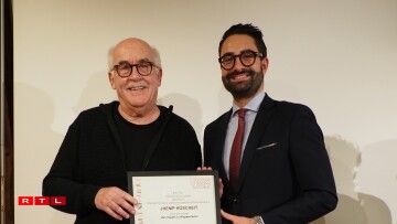 (de g. à dr.) Jhemp Hoscheit, auteur ; Eric Thill, ministre de la Culture