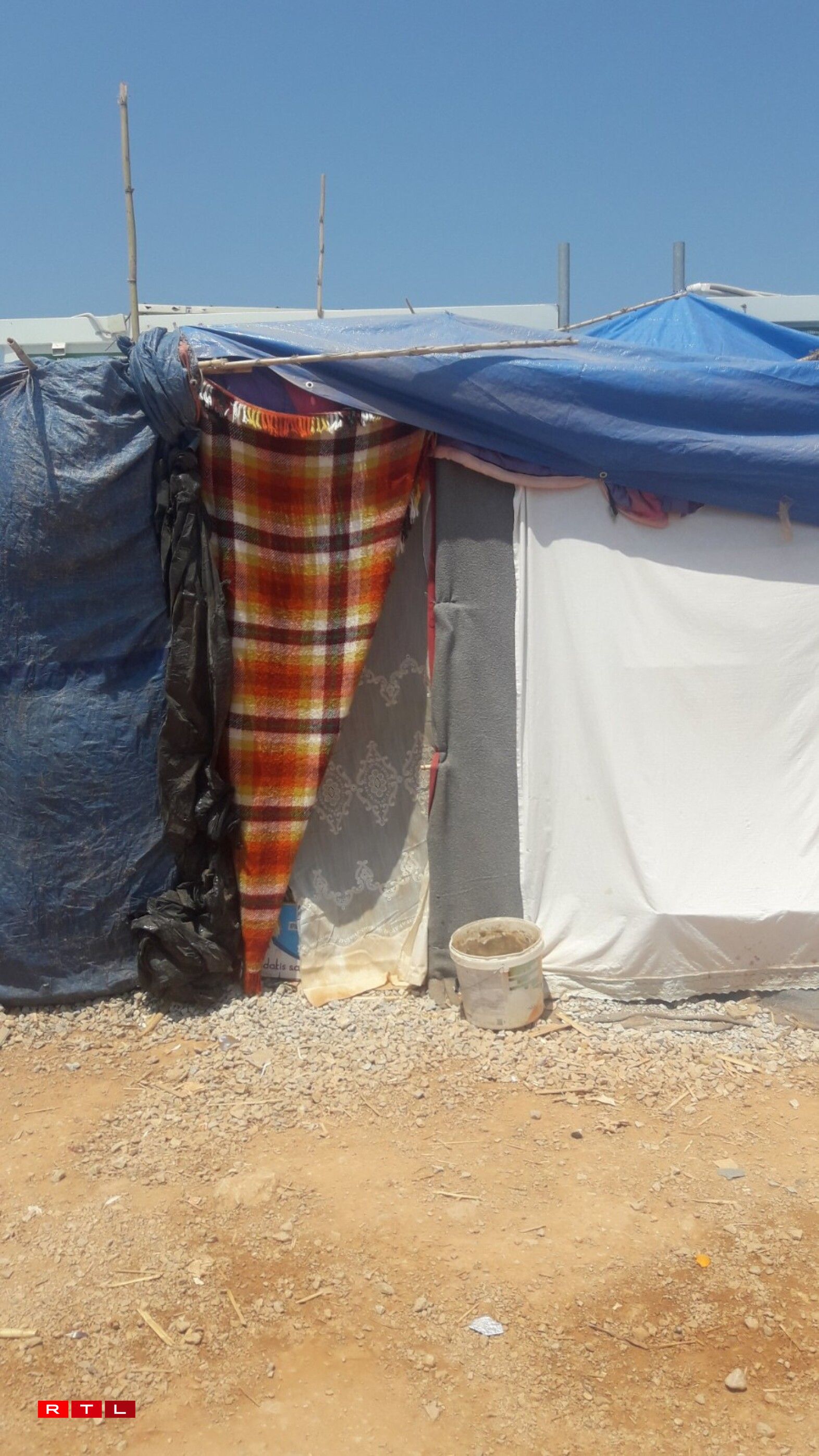 L'entrée de la tente de la famille de Bushra et Mahmood