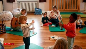 Music course for children and parents.