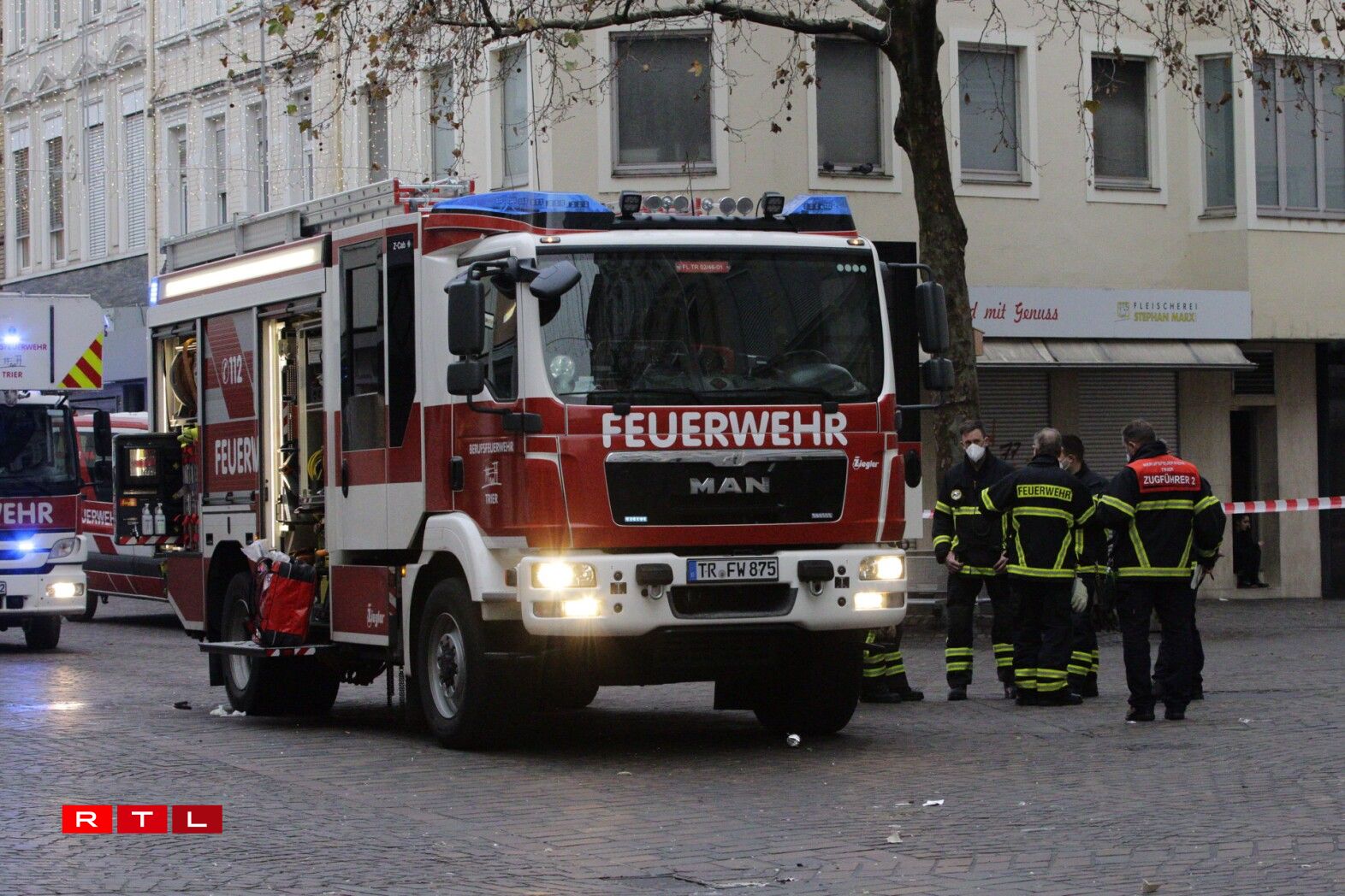 Les pompiers interviennent dans la zone piétonne de Trèves le 1er décembre 2020