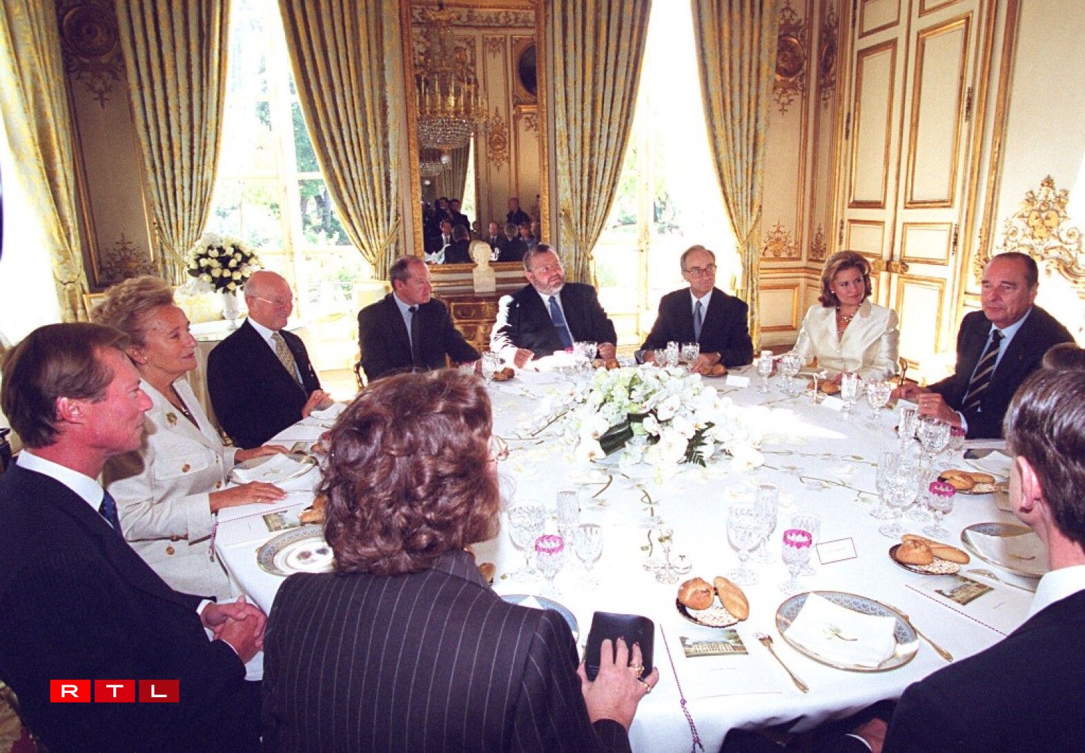Jacques Chirac, le Grand-Duc Henri et a Grande Duchesse Maria Teresa à l'Élysée en octobre 2000.