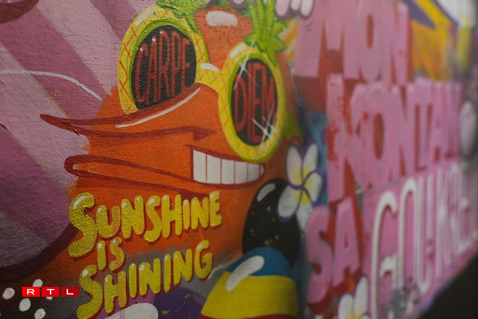 Positive slogans and strong colours are Sumo's trademark.